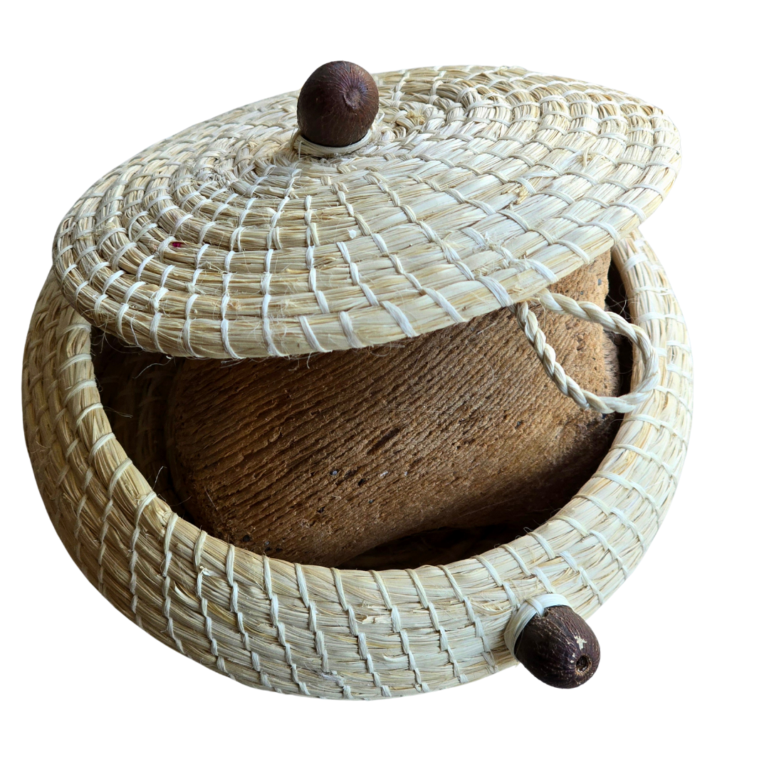 Natural chambira woven pot with nut top - handmade by Peruvian artisan - Amazon Ecology
