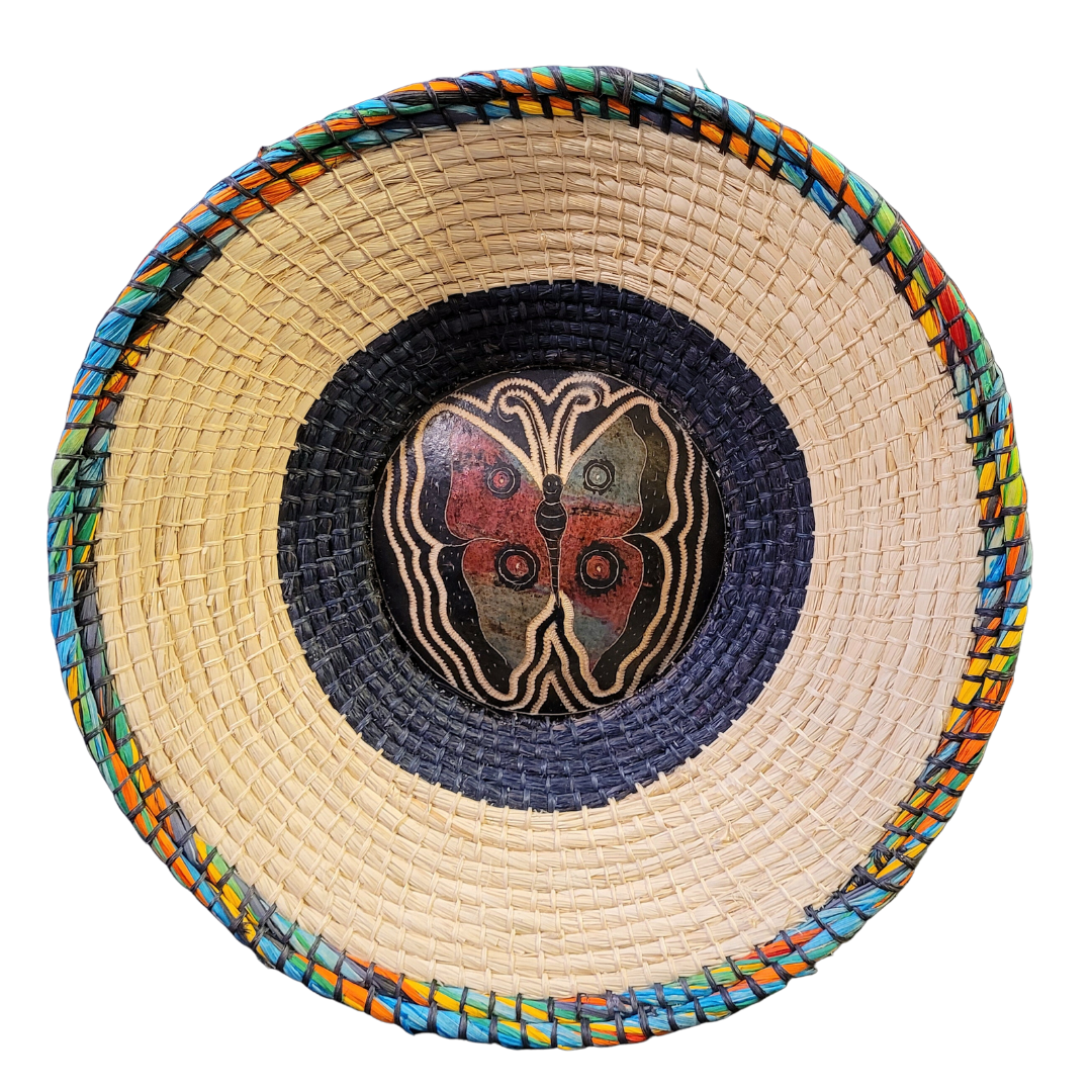 CHAMBIRA BASKET WITH WILDLIIFE CARVING ON CALABASH CENTER - MADE BY PERUVIAN AMAZON ARTISAN - Amazon Ecology