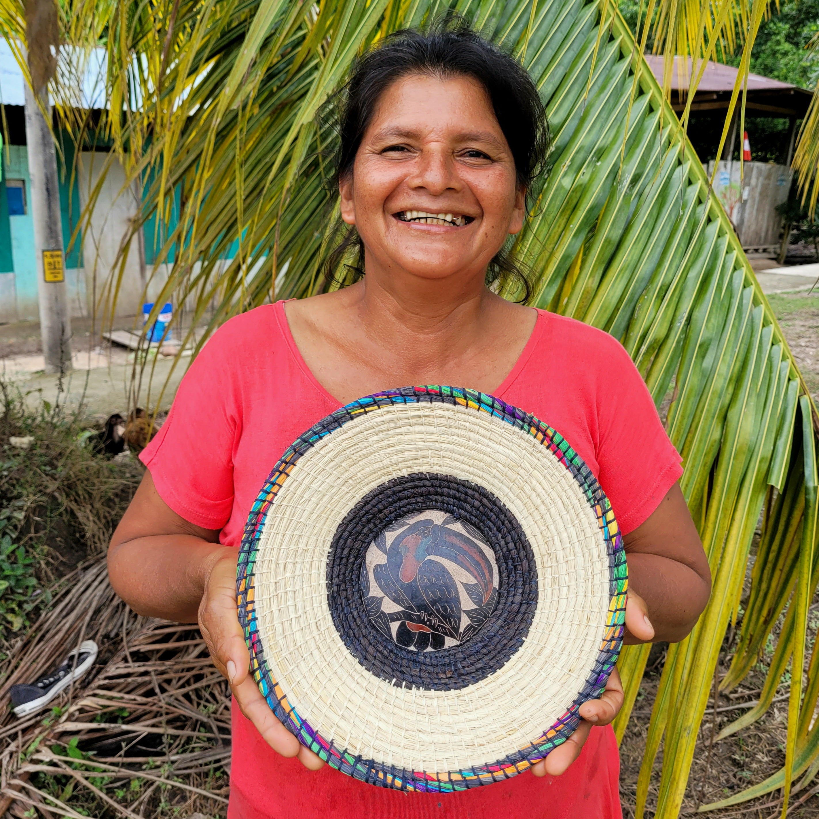 CHAMBIRA BASKET WITH WILDLIIFE CARVING ON CALABASH CENTER - MADE BY PERUVIAN AMAZON ARTISAN - Amazon Ecology