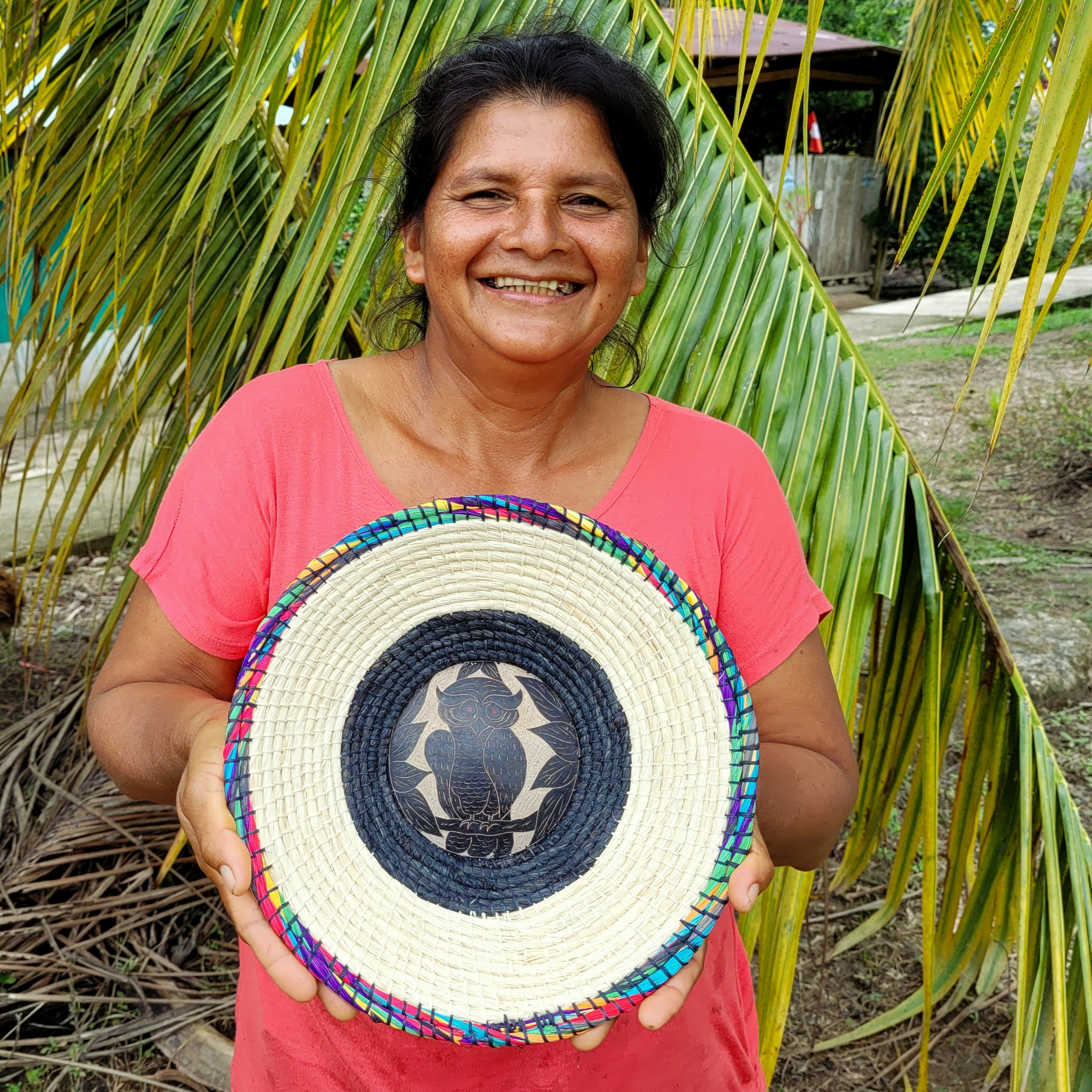 CHAMBIRA BASKET WITH WILDLIIFE CARVING ON CALABASH CENTER - MADE BY PERUVIAN AMAZON ARTISAN - Amazon Ecology