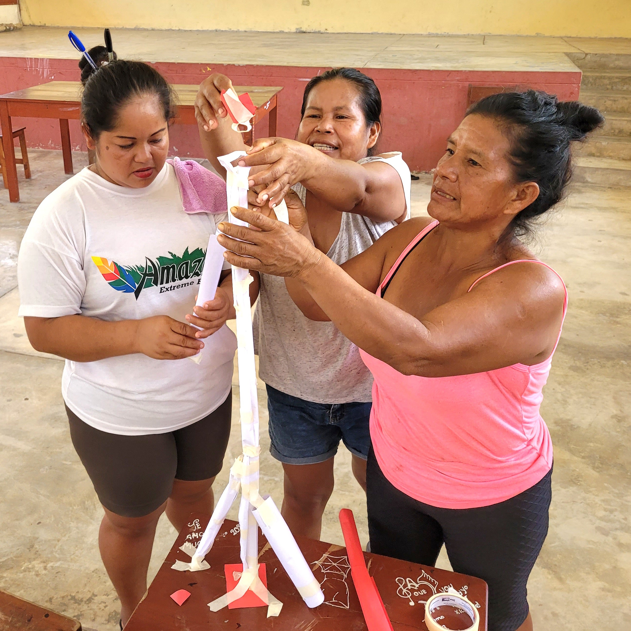 Puca Urquillo artisans cooperate to build a bird's nest to withstand an impending flood