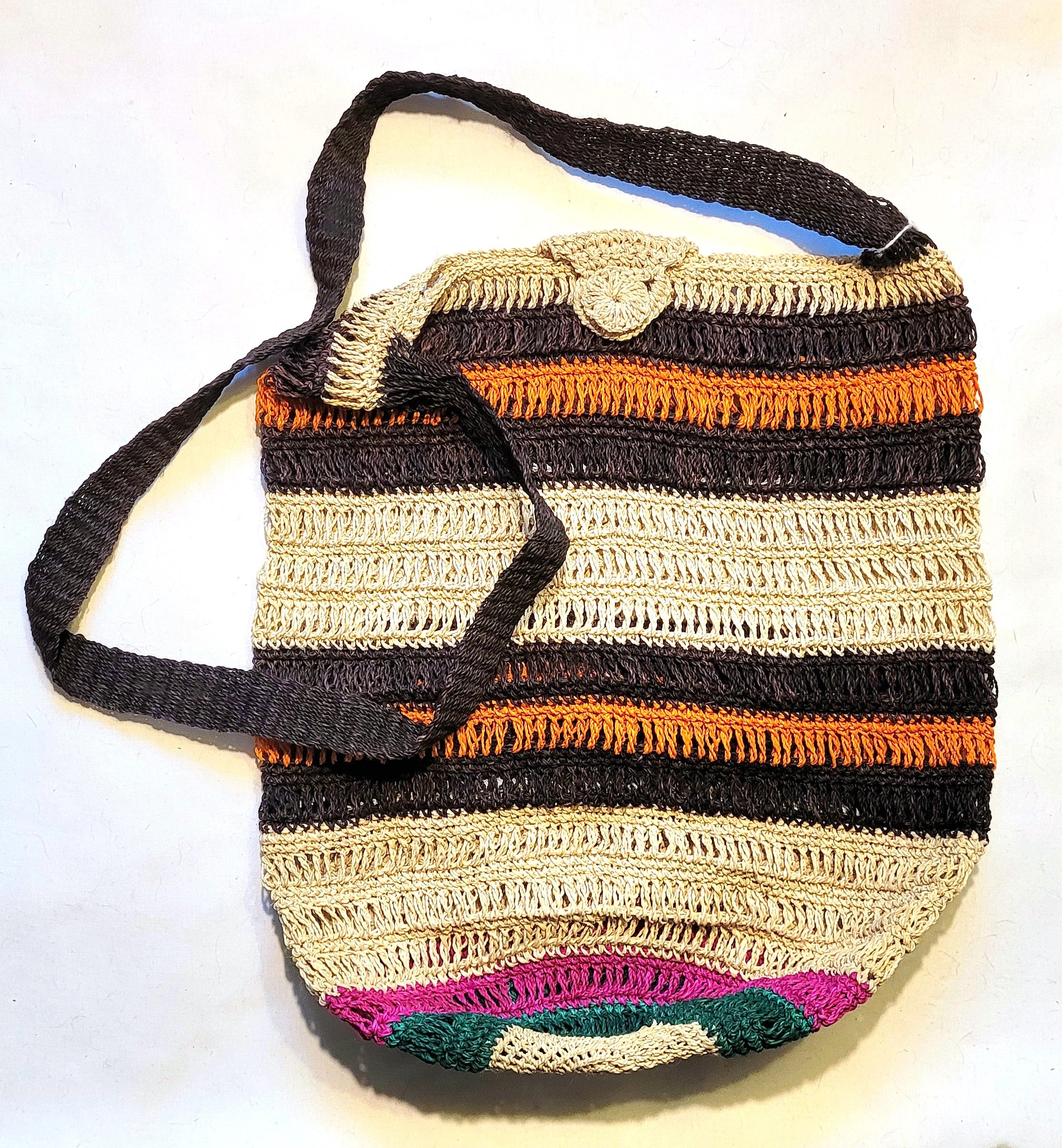 Hand made round bottom chambira fiber shoulder bag made by Peruvian Amazon artisan