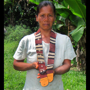 GS02A: Native artisan Ania Ruiz with Amazon guitar strap - coral snake model