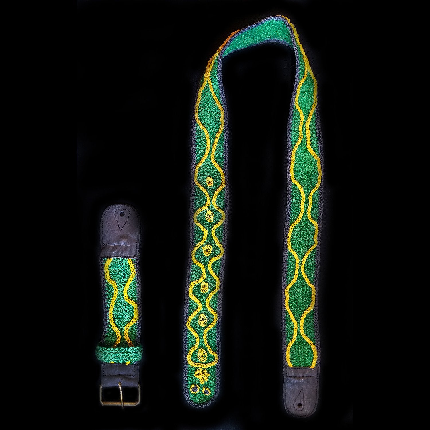 GS10A : Fair-trade hand-made Amazon guitar strap - emerald tree boa model