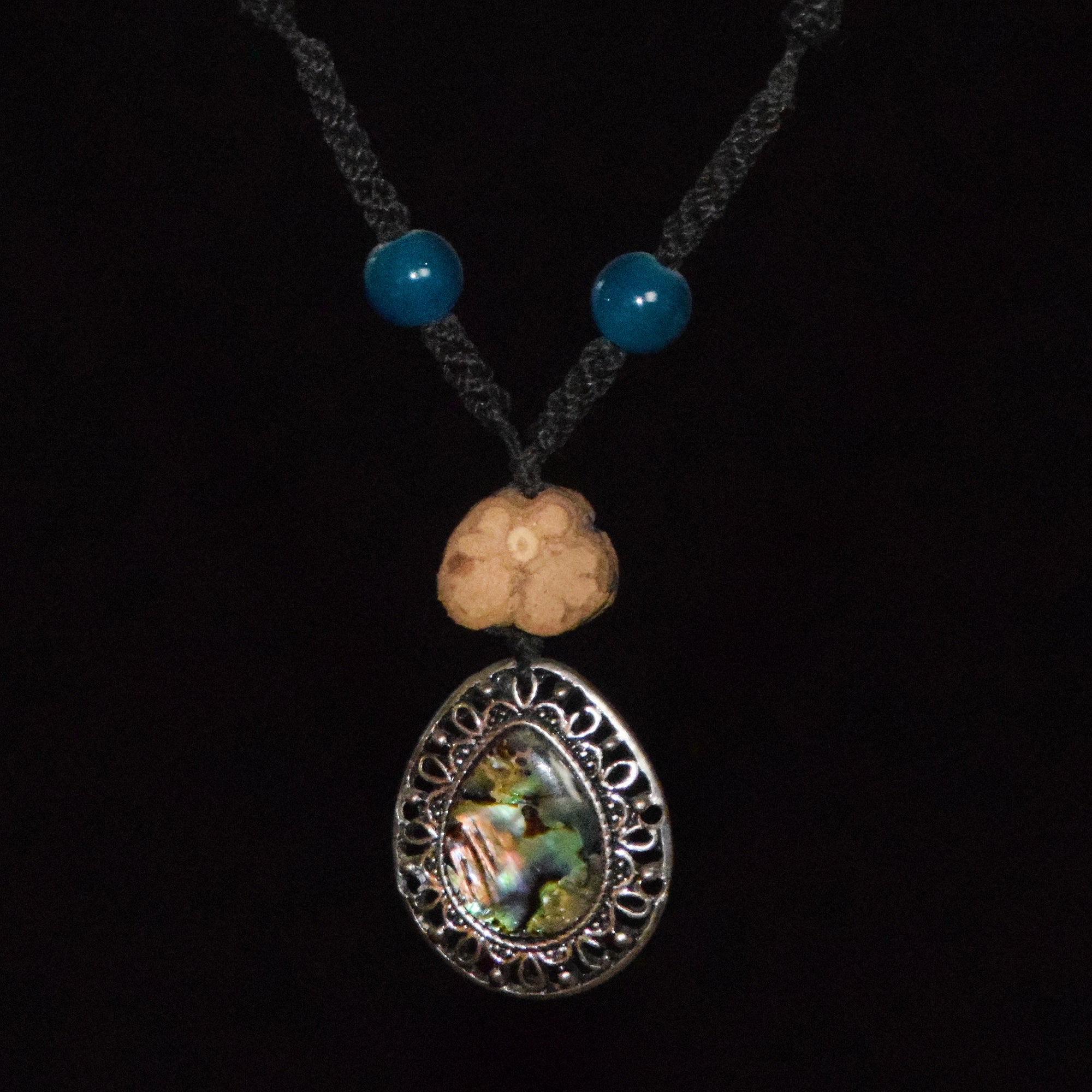 Ayahuasca vine and mother-of-pearl pendant macrame necklace - Amazon Ecology